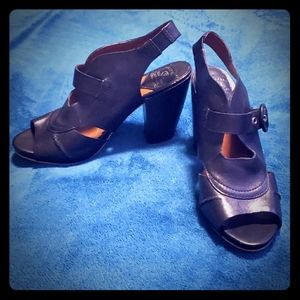 Black Lucky semi-wedge sandals